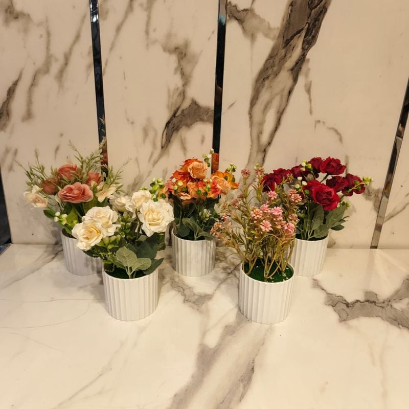 White Simple Bunch Pot