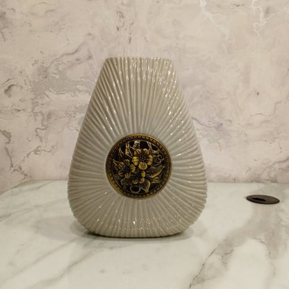 Off White Grey Shell Vase S