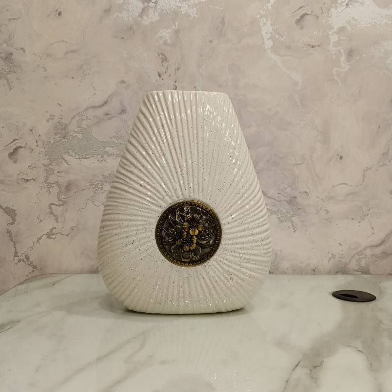 Off White Grey Shell Vase L